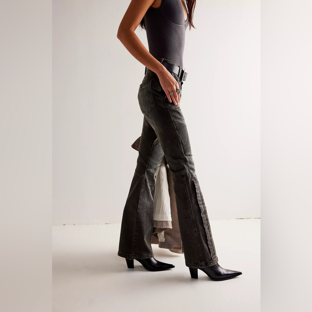 We the Free Black Straight Leg Moto Jeans in dark gray Size 26 NWT